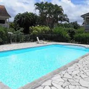  Appartement 200m De La Avec Piscine